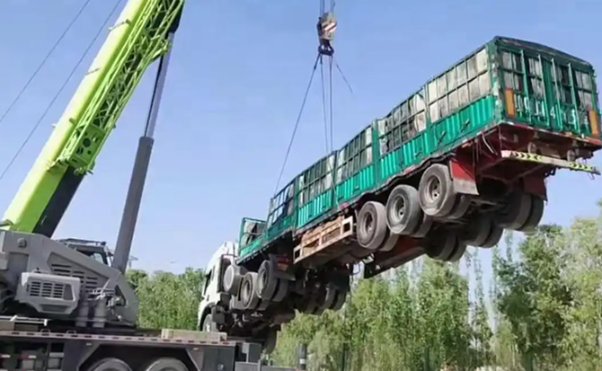 离石区道路脱困救援案例